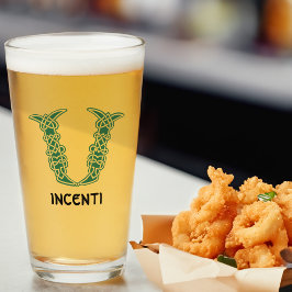 16e eeuw Celtic Knot Decorative Capital V Glas