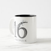 16e Koolsteengrijs | Zoete 16 Zilverglitter | Tweekleurige Koffiemok (Voorkant links)