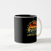 16e verjaardag 2006 beperkte uitgave tweekleurige koffiemok (Voorkant rechts)