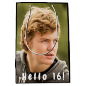 16e verjaardag aangepaste foto hallo 16 jongen medium cadeauzakje (Voorkant)