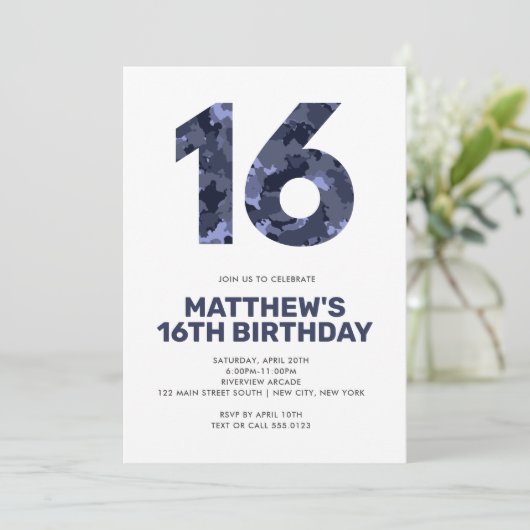 16e verjaardag, blauwe Camo persoonlijke tienen Kaart (Staand voorkant)