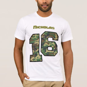 16e verjaardag Camo Eén jaar aangepaste naam V016 T-shirt