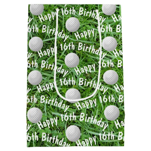 16e verjaardag Golf Balls op Grass Medium Gift Bag Medium Cadeauzakje (Achterkant)