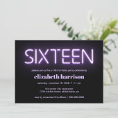 16e verjaardag Paarse uitnodiging voor verlichting (Staand voorkant)