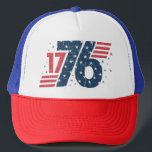 1776, Onafhankelijkheidsdag, 4 juli Trucker Pet<br><div class="desc">In 1776,  de onafhankelijkheidsverklaring markeerde de geboorte van onze natie,  gevierd elke 4 juli. Omarm de vrijheidsgeest met boeiende design in levendig rood,  wit en blauw,  versierd met opvallende sterretjes en strepen die onze eenheid en kracht symboliseren.</div>