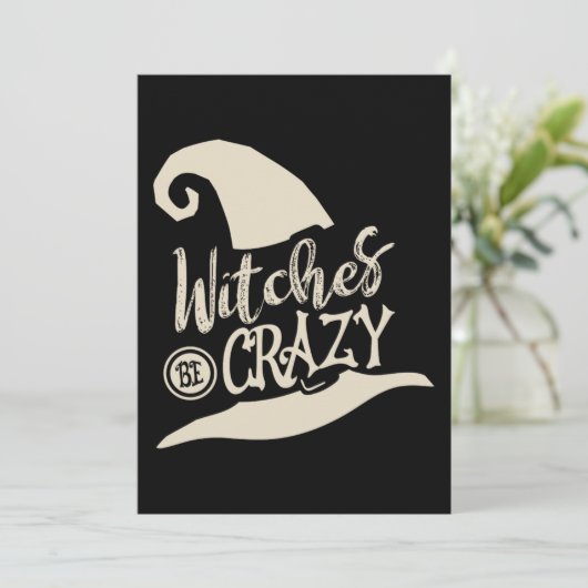 17.Halloween Funny Witches zijn gek Save The Date (Staand voorkant)
