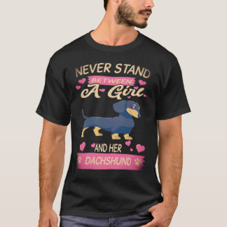 17 Sta nooit tussen een meisje en haar Dachshund T-shirt