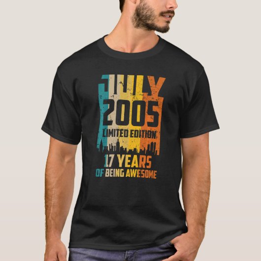17e verjaardag 17 jaar Geweldige sinds juli 2005 V T-shirt (Voorkant)