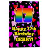 17e verjaardag: Beeldende harten patroon, regenboo Medium Cadeauzakje (Voorkant)