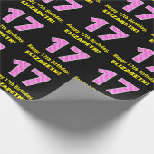 17e verjaardag: roze strepen en harten "17" + naam cadeaupapier (Hoek)