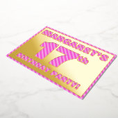 17e verjaardag — Vet, vuurtje, roze band # 17 Folie Uitnodiging (Gedraaid)