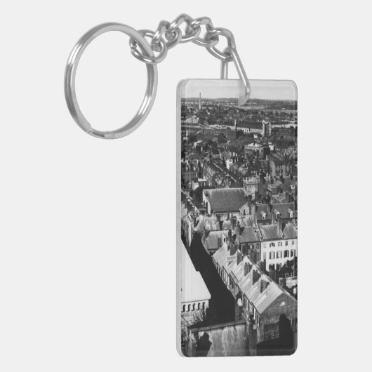 1859:  De stad Boston, Massachusetts Sleutelhanger (Voorkant Links)