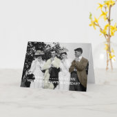 1890's Dapper Mannen Goed gekleed Vrouwen Verjaard Kaart (Gele Bloem)