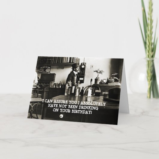 1890'S FOTO GRAPPIG VERJAARDAG MAN OP TELEFOONFLES KAART (Voorkant)