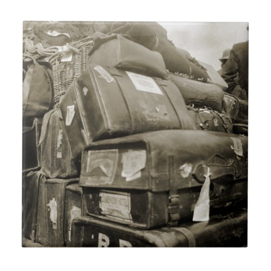 1890's REISLUGAGE-TEAMSTER WAGON SUITCASE Tegeltje (Voorkant)