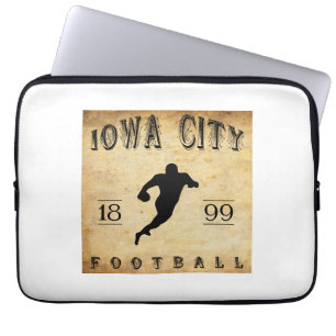 1899 het Football van Iowa van de Stad van Iowa Laptop Sleeve