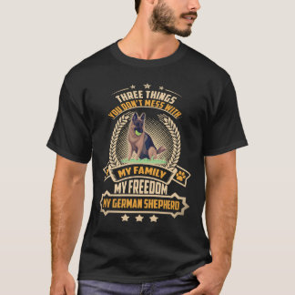 18 Drie Dingen Waar Je Niet Mee Sollen Mijn Famili T-shirt