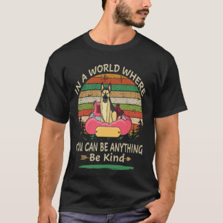 18 In Een Wereld Waar Je Alles Kan Zijn Wees Aardi T-shirt