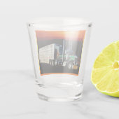 18 Wheeler veewagen in zonsondergang Shot Glas (Achterkant)