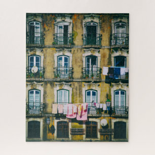 18e eeuw vervallen gebouw in Alfama district. Liss Legpuzzel