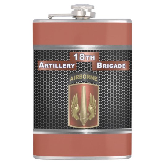 18e veldartillerijbrigade in de lucht heupfles (Voorkant)