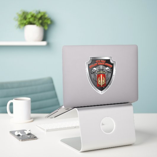 18e veldartillerijbrigade in de lucht sticker (Laptop op bureau)