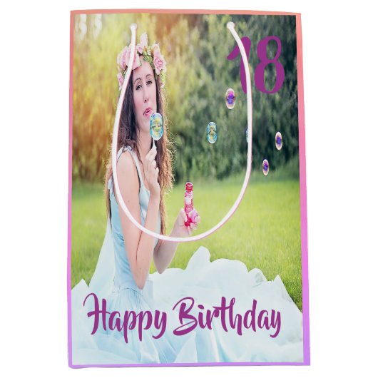 18e verjaardag aangepast foto paars medium cadeauzakje (Voorkant)