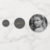 18e Verjaardag Foto Black White Gold Party Confetti (Achterkanten)