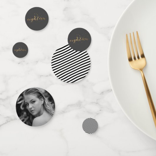 18e Verjaardag Foto Black White Gold Party Confetti (Groep)