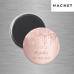 18e verjaardag roos goud glitter druppelt glazuur magneet<br><div class="desc">Een kleine en trendy magneet voor een 18e verjaardagsfeestje. Een feminine roze,  roos goudnevel met een metalen achtergrond versierd met faux roos goudglitterdruppels. Sjablonen voor een datum en naam/leeftijd 18. Donkere roos gouden kleurletters. Perfect als een gunst of sparen de Datum,  herinnering voor uw gasten.</div>