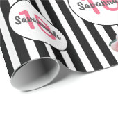 18e verjaardag roze glitters zwarte witte strepen cadeaupapier (Rol Hoek)