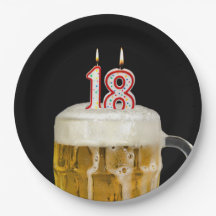 18e verjaardagsbier op zwarte papieren bord