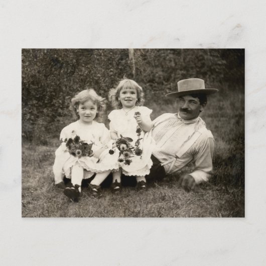 1905 A father and his daughters Briefkaart (Voorkant)