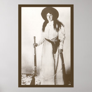 1910 Foto Portret van een Cowgirl met een Geweer Poster
