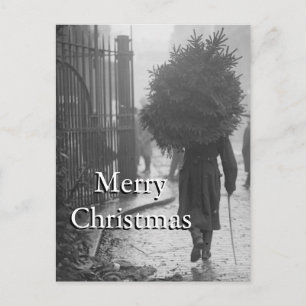 1915: A soldier carrying a christmas tree Feestdagenkaart