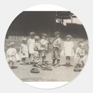 1920's Kinder Spelen op League Baseball Field Ronde Sticker