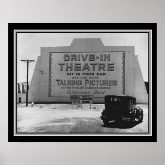 1935 Eerste drive-in theater B&W afdrukken Poster (Voorkant)