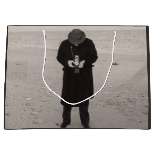 1940 fotograaf op het strand groot cadeauzakje (Voorkant)