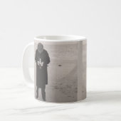 1940 fotograaf op het strand koffiemok (Voorkant links)