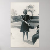 1940 vrouw met pet poster (Voorkant)