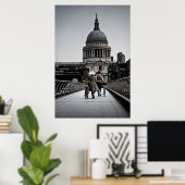 1940's op Millennium Bridge Londen (6331) Poster (Thuiskantoor)