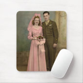 1940s trouwsoldaat bruidegom en bruid in roze gans muismat (Met muis)