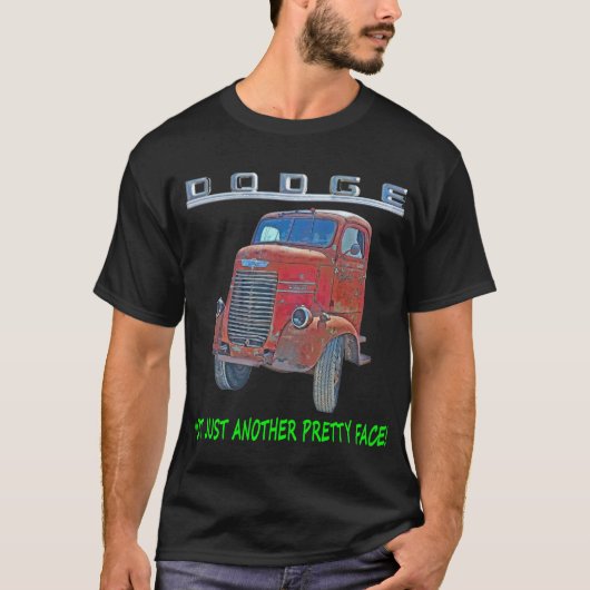 1946 DODGE COE TRUCK JUNKYARD CLASSIC BIG NEAT T-SHIRT (Voorkant)