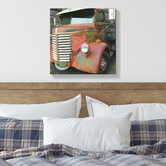 1947 Diamond T Wrak Canvas Afdruk (Insitu (Slaapkamer))