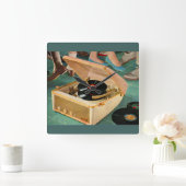 1950 draagbare platenspeler en vierkante klok (Huis)