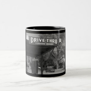 1950-drive in tweekleurige koffiemok