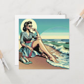 1950's Retro Woman Zittend op het strand Kaart (Voorkant / Achterkant in situ)