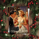 1950s Vintage Christmas Party Custom Feestdagen Kaart<br><div class="desc">Vier de magie van het seizoen met deze nostalgische en leuke kerstkaart met een afbeelding uit de jaren vijftig van een paar uitgedost in hun mooiste kleding en genietend van een levendig kerstfeest. De woorden "Merry Christmas" worden elegant weergegeven, samen met een plaats voor jouw naam. Voeg een persoonlijk tintje...</div>