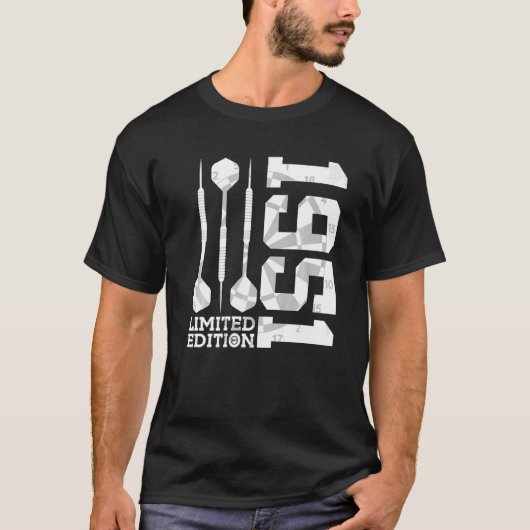1951 DARTS 71st BIRTHDAY 1 T-shirt (Voorkant)