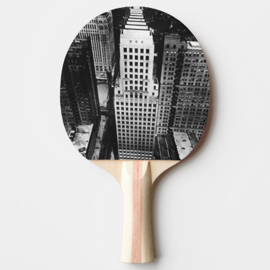 1960:  Een uitzicht van een wolkenkrabber uit Chic Tafeltennisbatje (Voorkant)